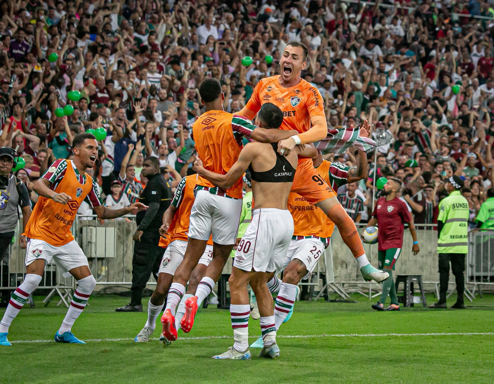 FLUMINENSE VENCE O CUIABA NO MARACANA JOGO VALIDO PELA 37 RODADA DO CAMPEONATO BRASILEIRO