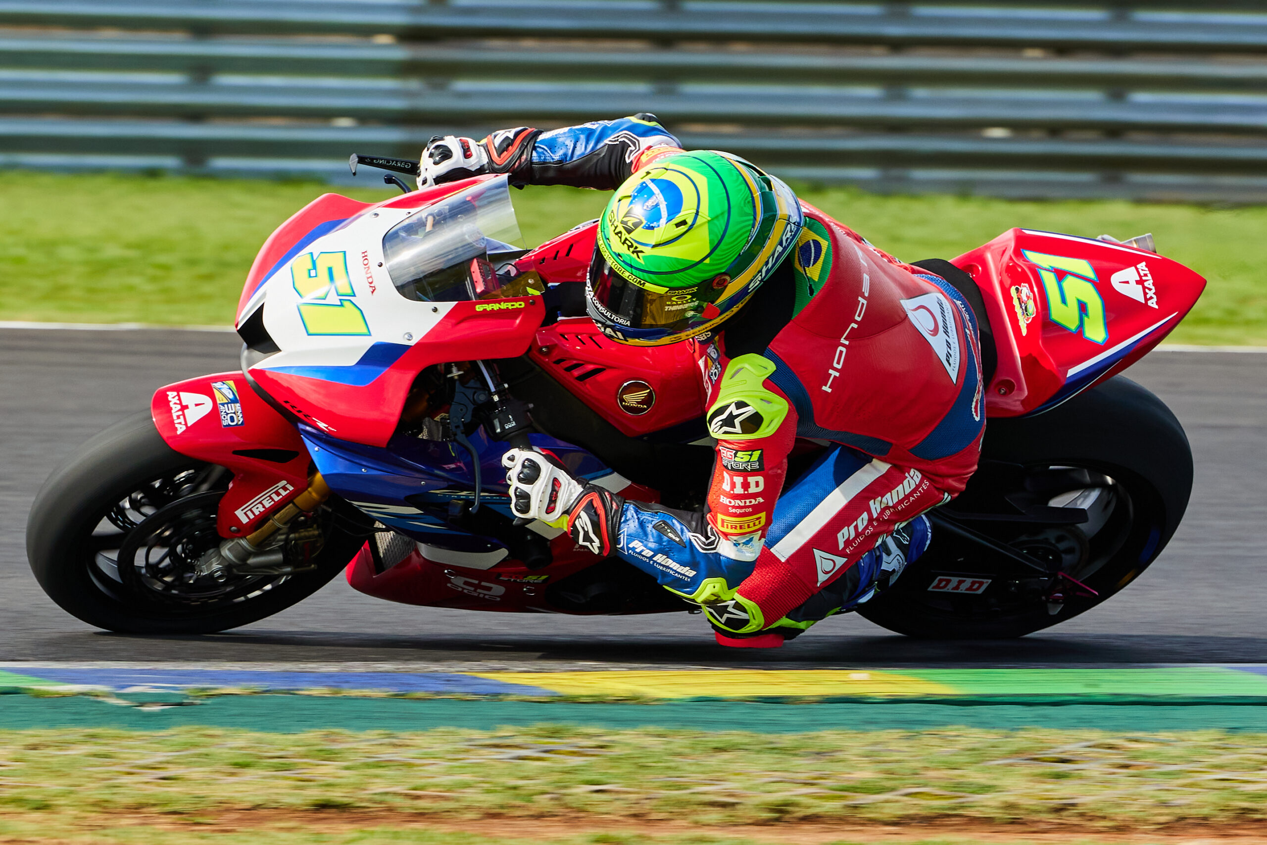 Eric Granado, piloto da equipe Honda Racing, fez história ao conquistar o pentacampeonato
