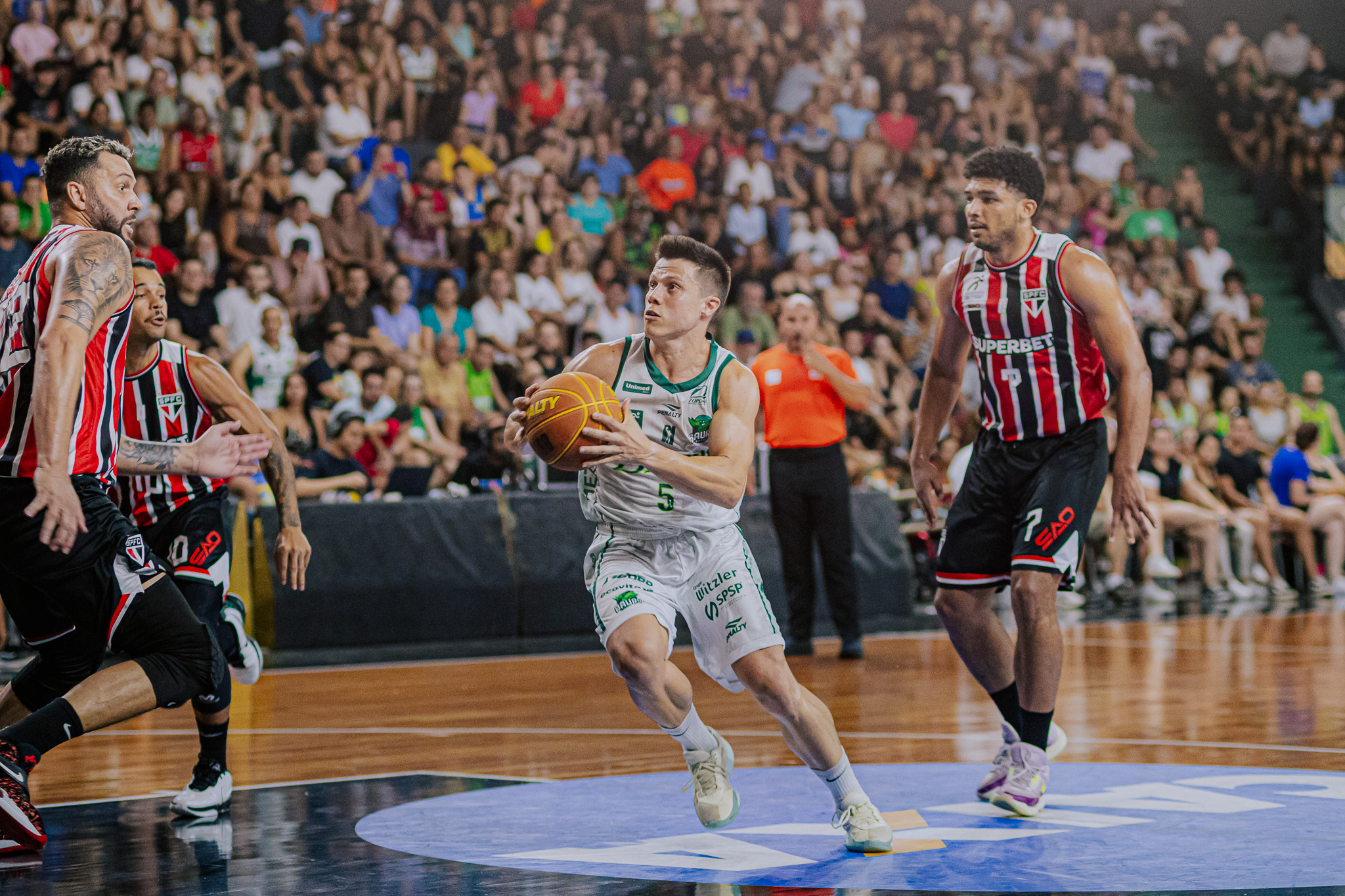BAURU BASKET VENCE SAO PAULO EM JOGO EMOCIONANTE NO PRIMEIRO JOGO DE 2025