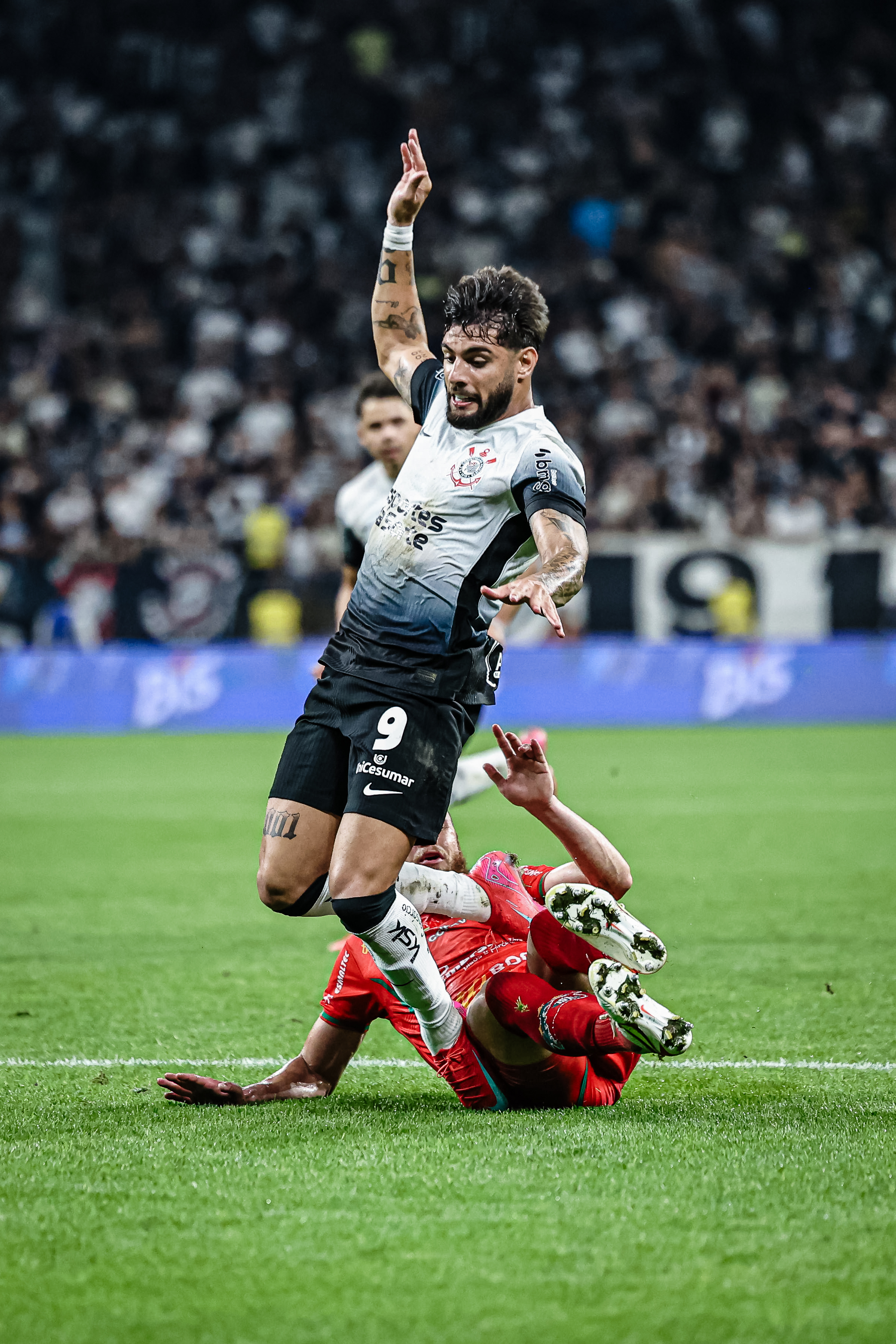 CORINTHIANS VENCE O VELO CLUBE POR 2X1 EM CASA