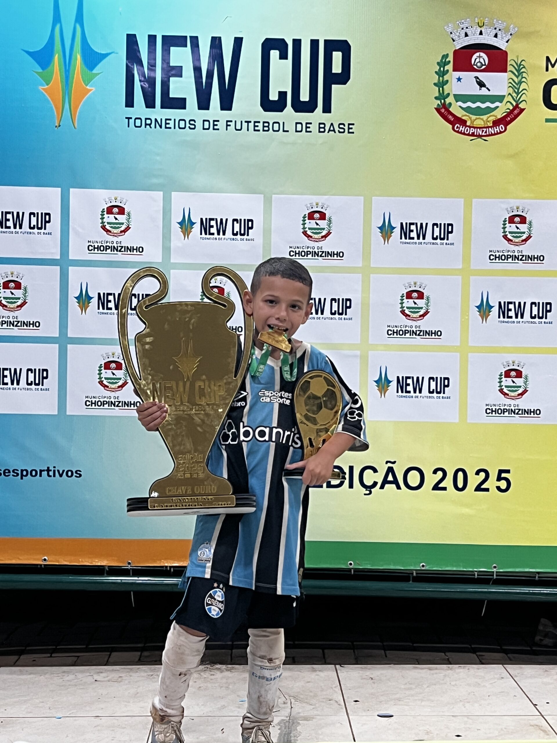 CONHEÇA A HISTORIA DE ENZO OLIMPIO DE 8 ANOS BAURUENSE QUE ESTA FAZENDO HISTORIA NO RIO GRANDE DO SUL PELO GREMIO