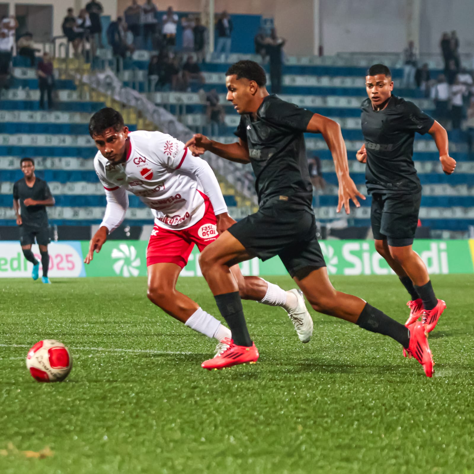 Ambas as equipes eram consideradas fortes candidatas ao título, com o Corinthians sendo ligeiramente favorito devido à sua sequência de vitórias no final do ano anterior. No entanto, o Bragantino contava com um elenco qualificado e estava determinado a mostrar sua força na competição