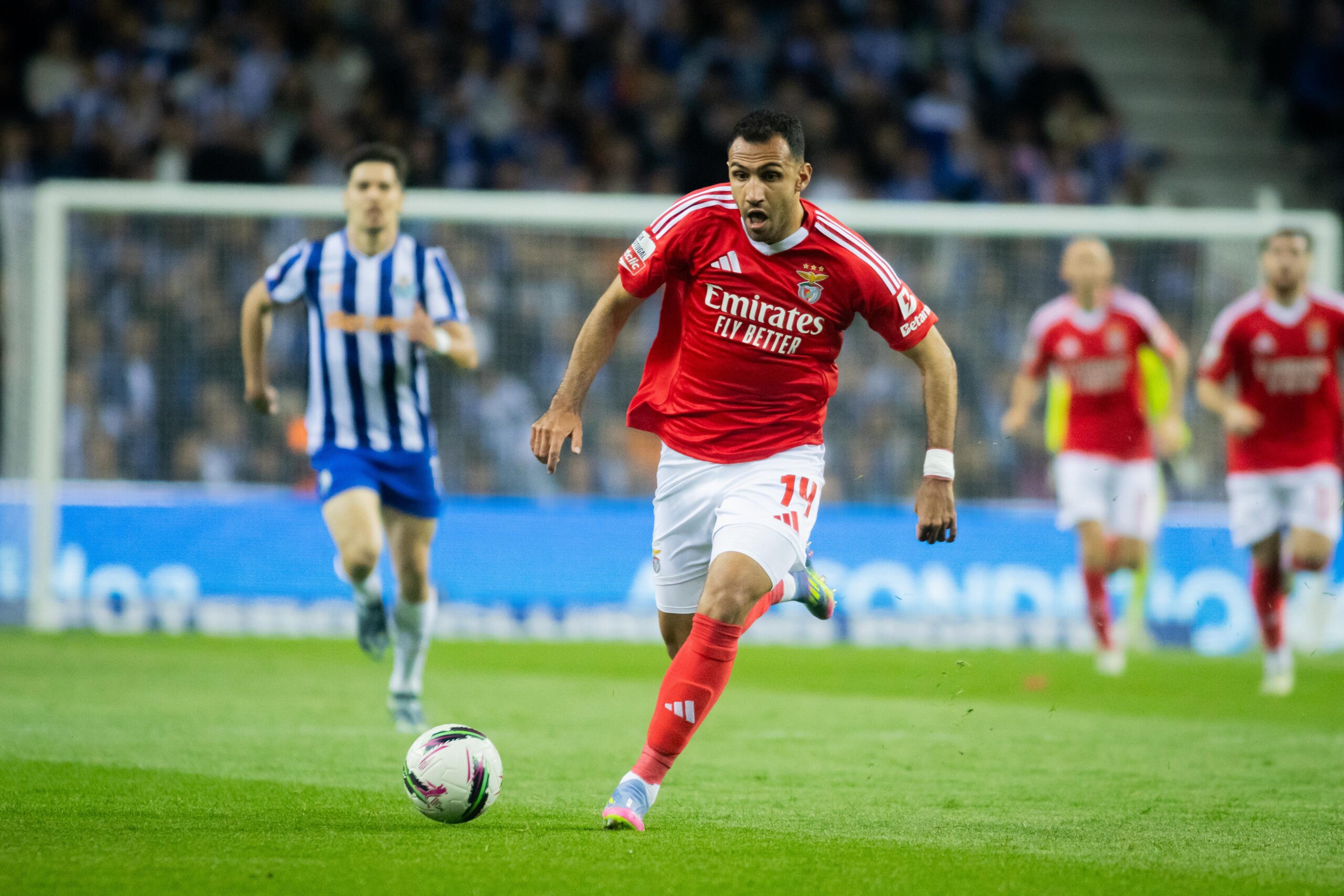 BENFICA GOLEIA POR 4X1 FC PORTO PELA LIGA PORTUGAL E SEGUI NA LIDERANÇA COM A VITORIA TIME VAI PARA 68 PONTOS