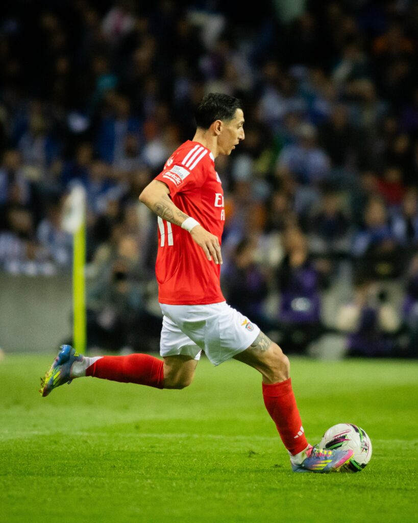 BENFICA GOLEIA POR 4X1 FC PORTO PELA LIGA PORTUGAL E SEGUI NA LIDERANÇA COM A VITORIA TIME VAI PARA 68 PONTOS