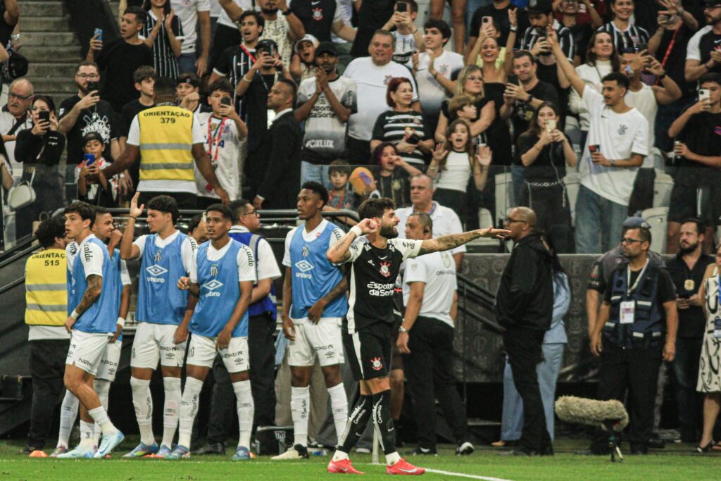 CORINTHIANS VENCEU SANTOS POR 1X0 PELO CAMPEONATO BRASILEIRO 