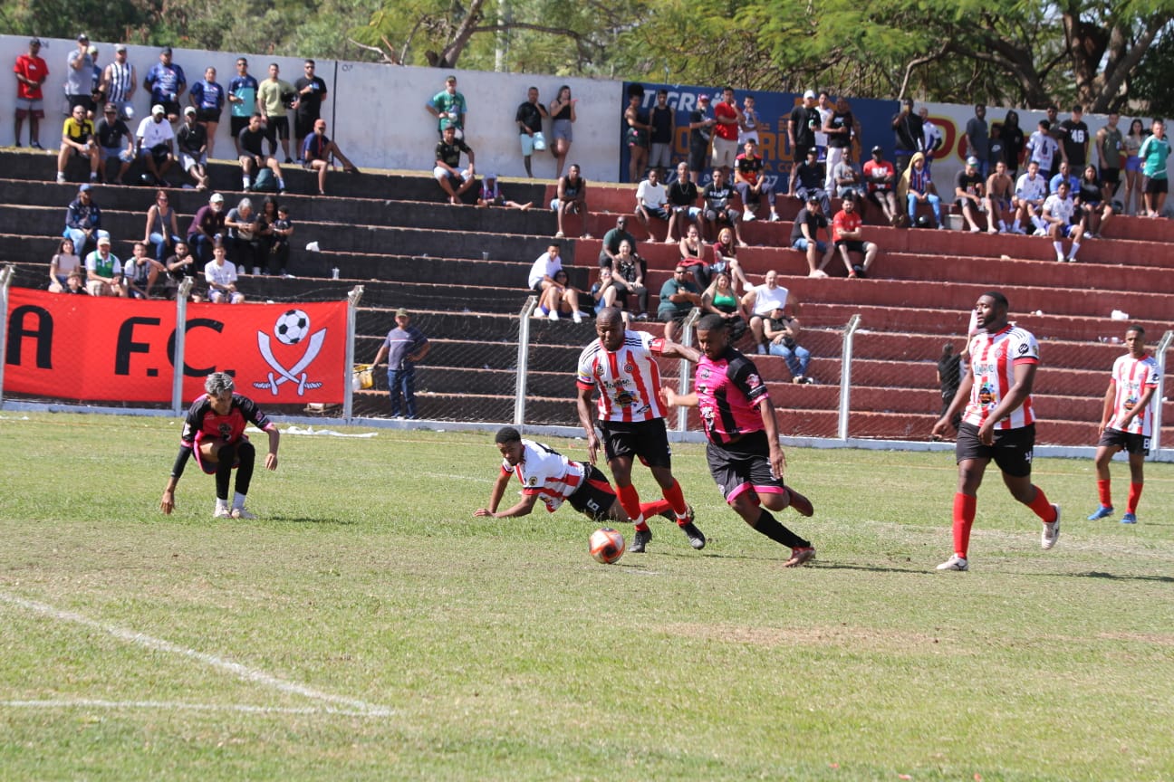 MULEKADINHA DA BAIXADA LEVA A MELOR EM PARTIDA CONTRA COMPLEXO DO MARY DOTA