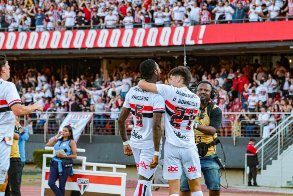 SAO PAULO VENCE O FLUMINENSE E EMBALA NO CAMPEONATO BRASILEIRO 