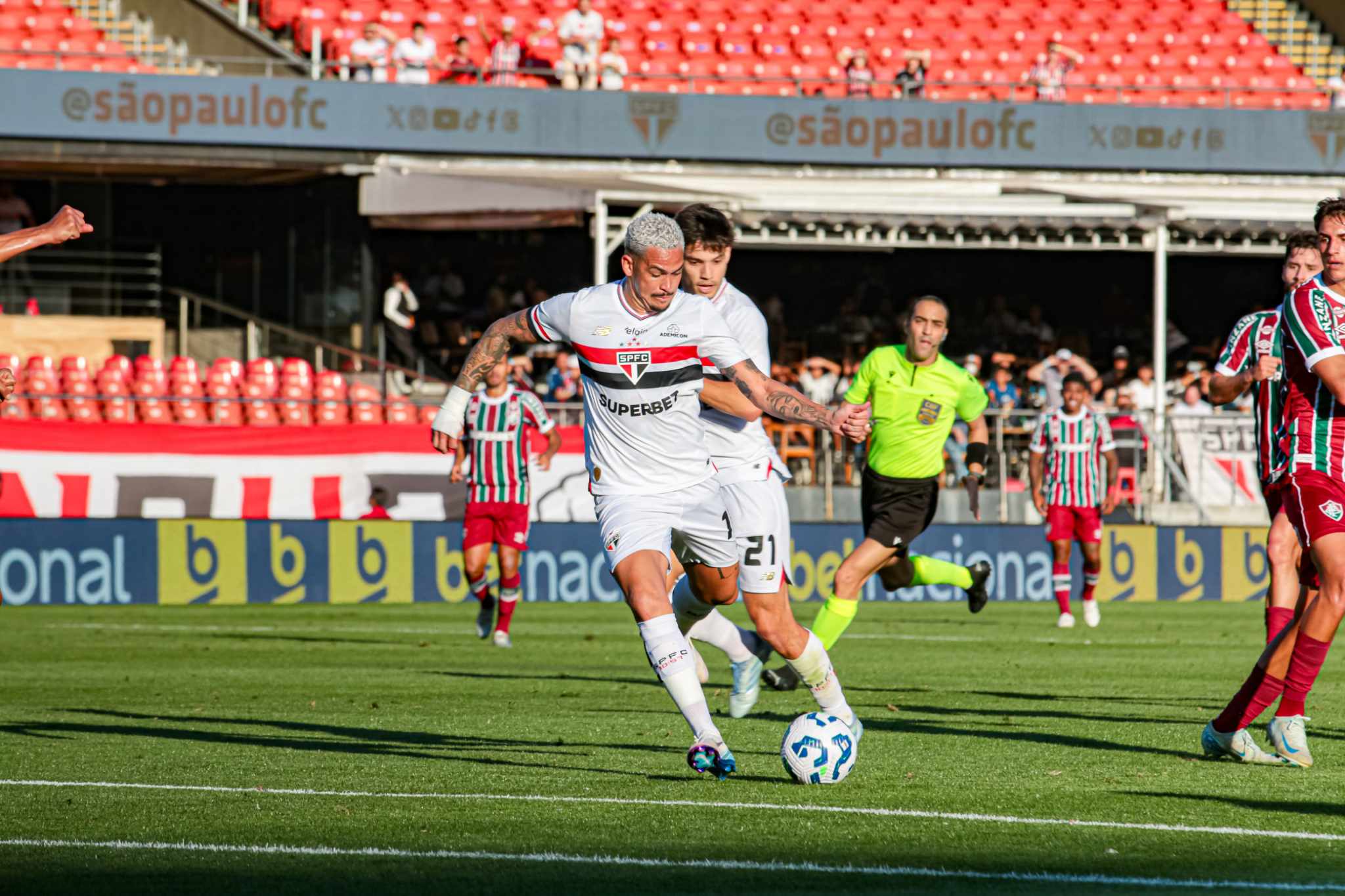 SAO PAULO VENCE O FLUMINENSE E EMBALA NO CAMPEONATO BRASILEIRO