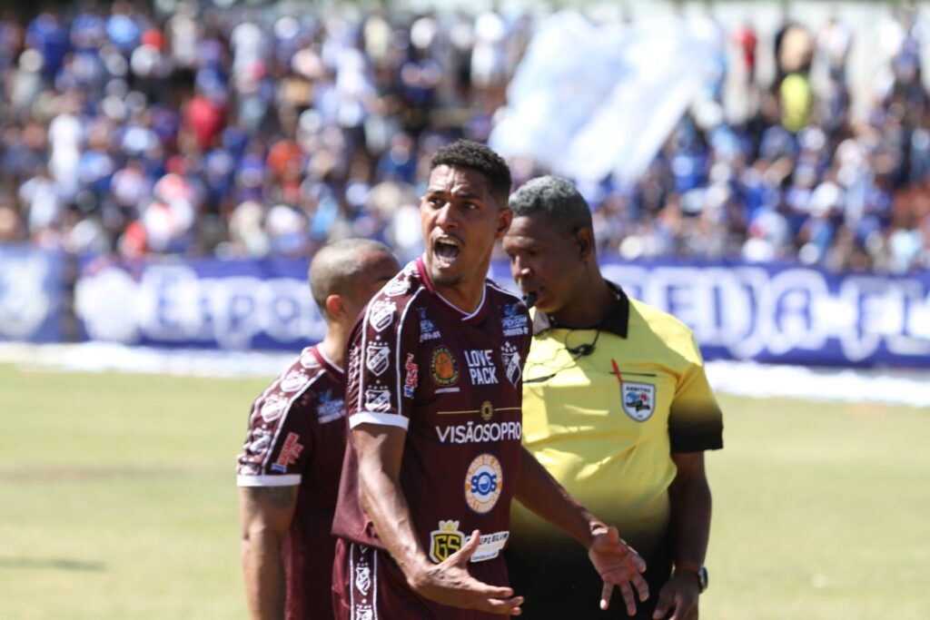 BEIJA-FLOR GANHA DO REDENTOR EM PARTIDA VALIDA PELA COPA SEMEL 