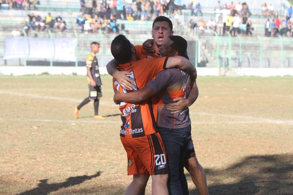 DIAMANTE NEGRO GANHA DO JARDIM EUROPA NOS PENALTIS E VAI A FINAL DA LIGA BAURUENSE DA 2 DIVISAO 