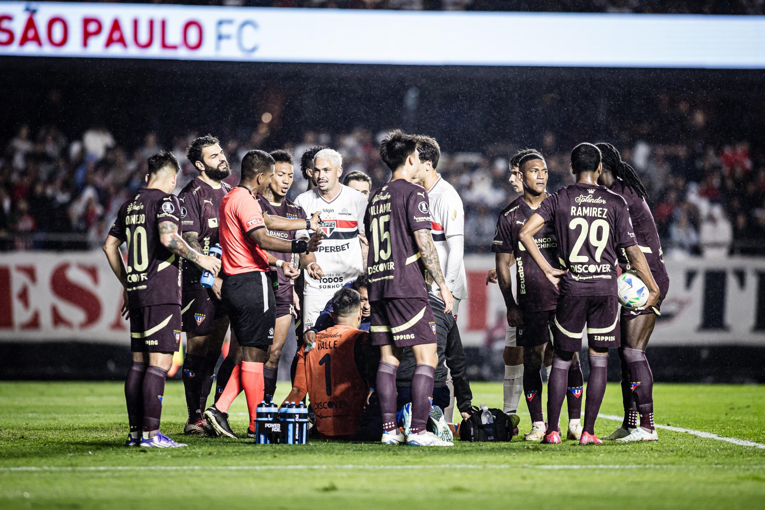 SAO PAULO PERDE EM CASA PARA LDU E ESTA ELIMINADO DA LIBERTADORES