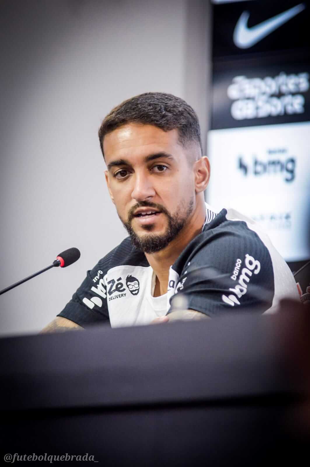 FILHO DO TERRAO MATHEUS PEREIRA FOI APRESENTADO OFICIALMENTE PELO CORINTHIANS