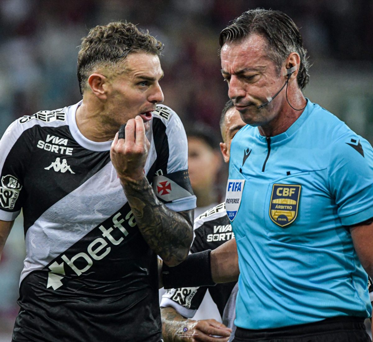 FLAMENGO FICA NO EMPATE COM VASCO DA GAMA 1X1 COM GRANDE ATUAÇAO DO GOLEIRO LEO JARDIM DO VASCO PELO CAMPEONATO BRASILEIRO
