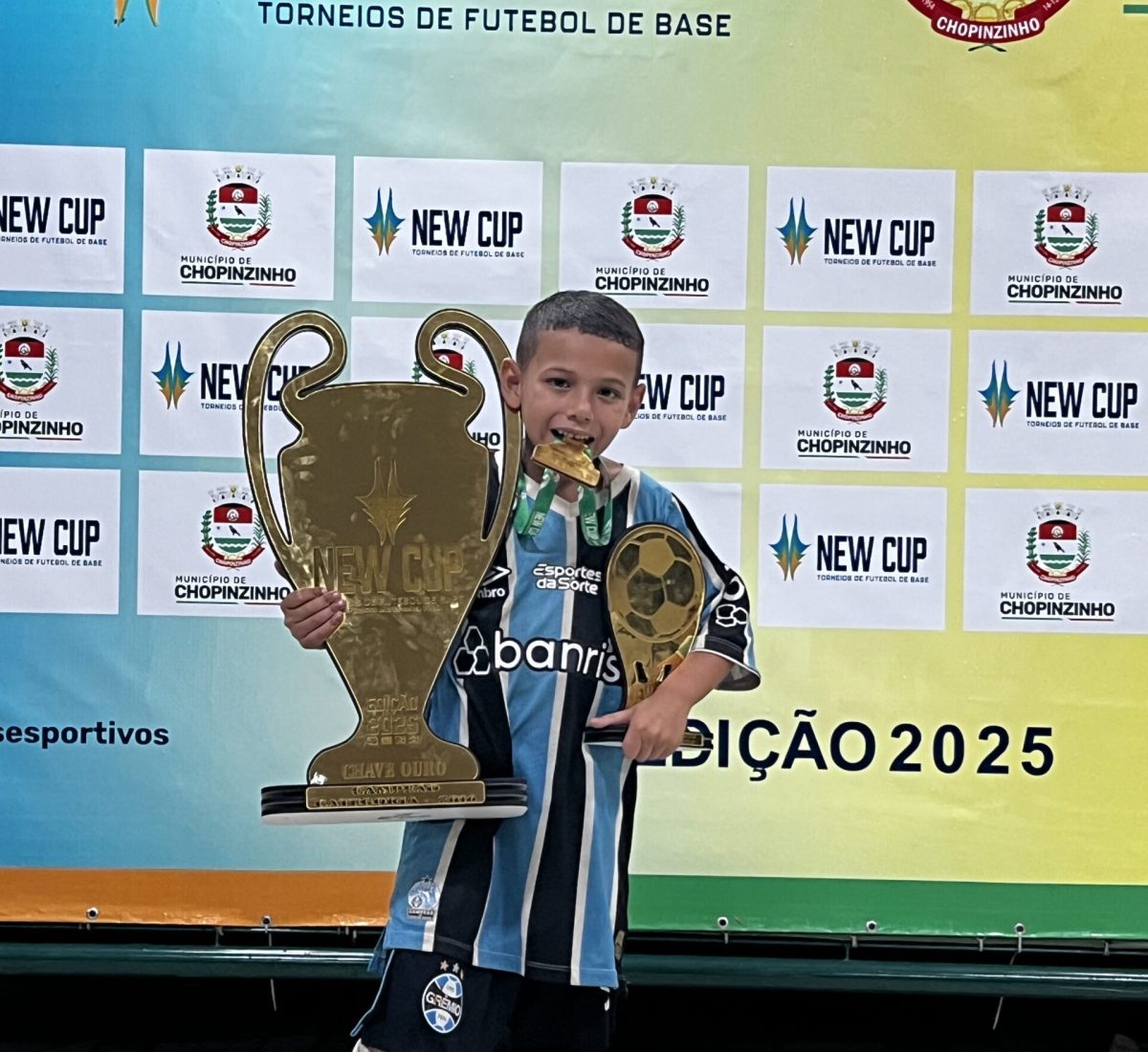CONHEÇA A HISTORIA DE ENZO OLIMPIO DE 8 ANOS BAURUENSE QUE ESTA FAZENDO HISTORIA NO RIO GRANDE DO SUL PELO GREMIO