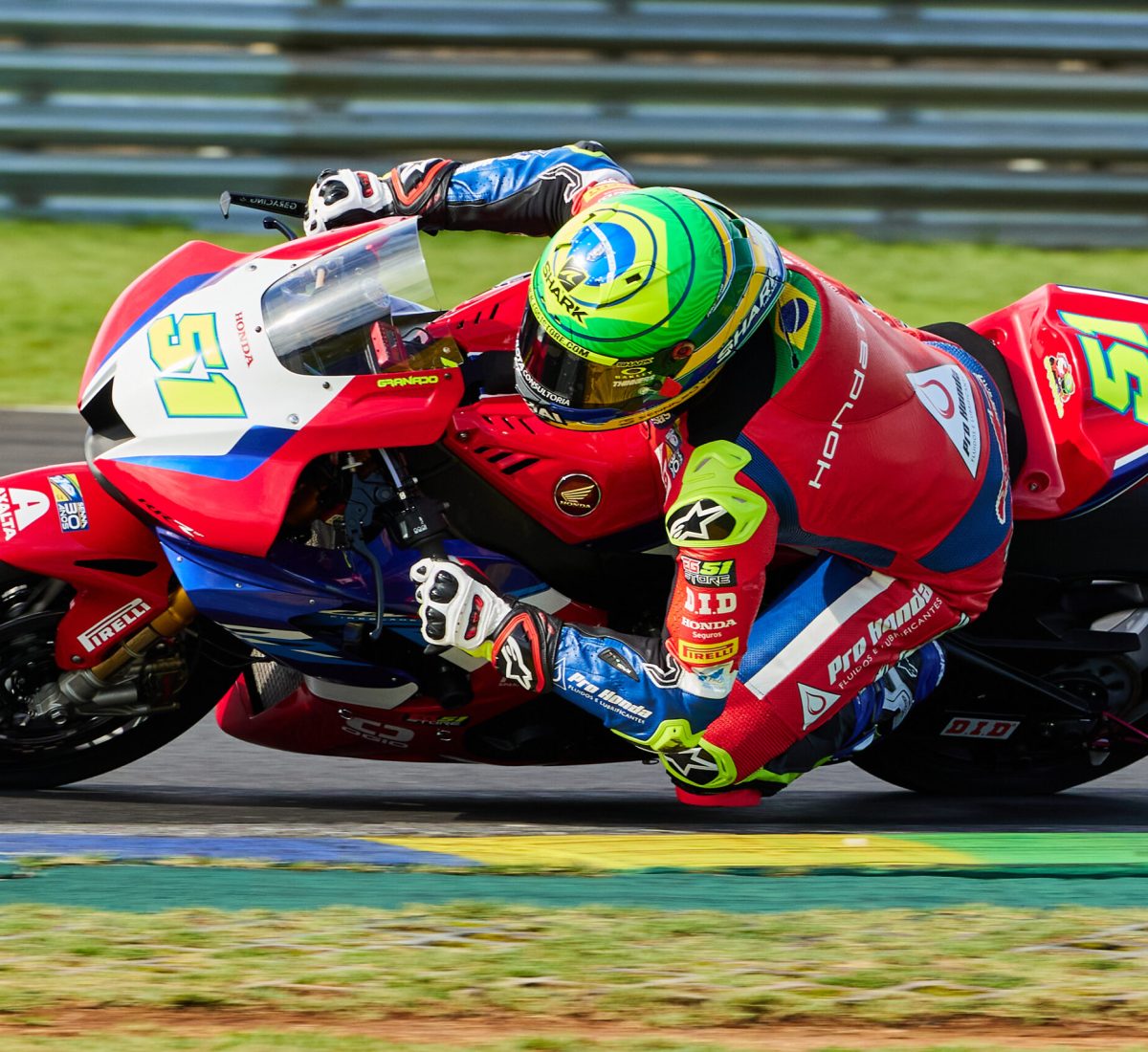 Eric Granado, piloto da equipe Honda Racing, fez história ao conquistar o pentacampeonato