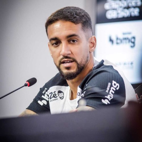 FILHO DO TERRAO MATHEUS PEREIRA FOI APRESENTADO OFICIALMENTE PELO CORINTHIANS