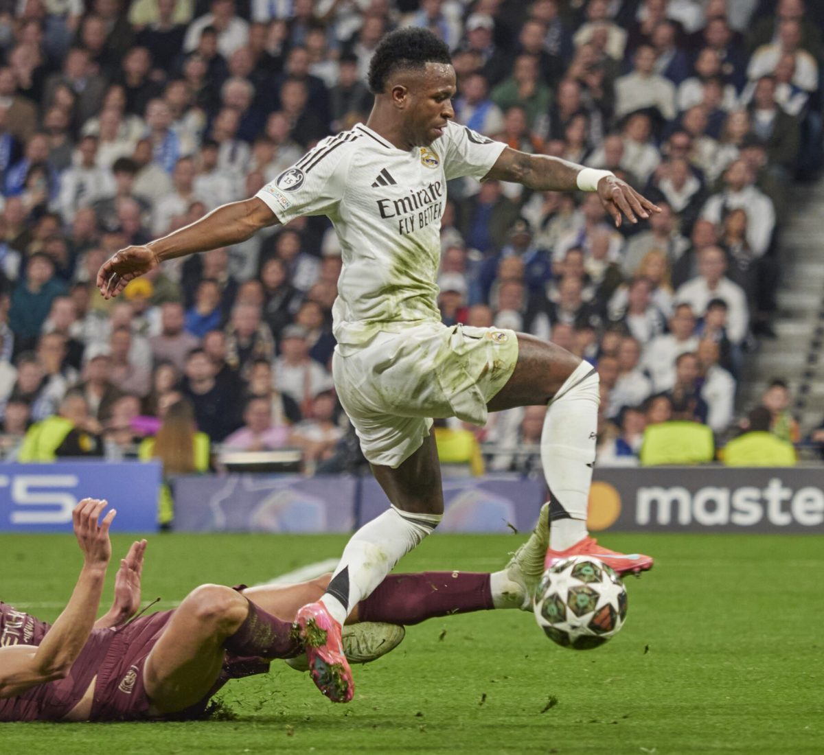 REAL MADRID VENCE O TIME DO MANCHESTER CITY E GRANTE SUA CLASSIFICAÇAO PARA 8 TAVA DA CHAMPIONS LEAGUE