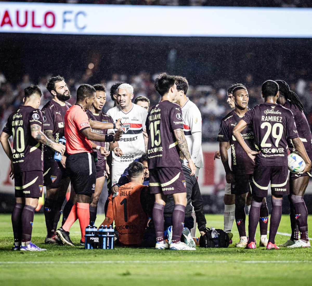 SAO PAULO PERDE EM CASA PARA LDU E ESTA ELIMINADO DA LIBERTADORES