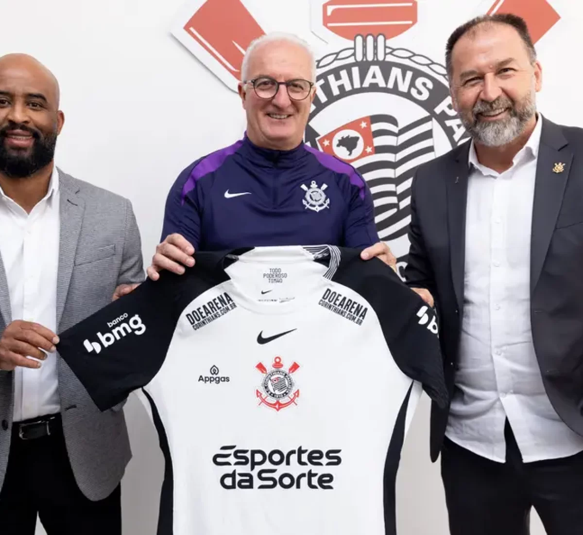 DORIVAL JUNIOR SI APRESENTA NO CORINTHIANS PARA SEU NOVO DESAFIO