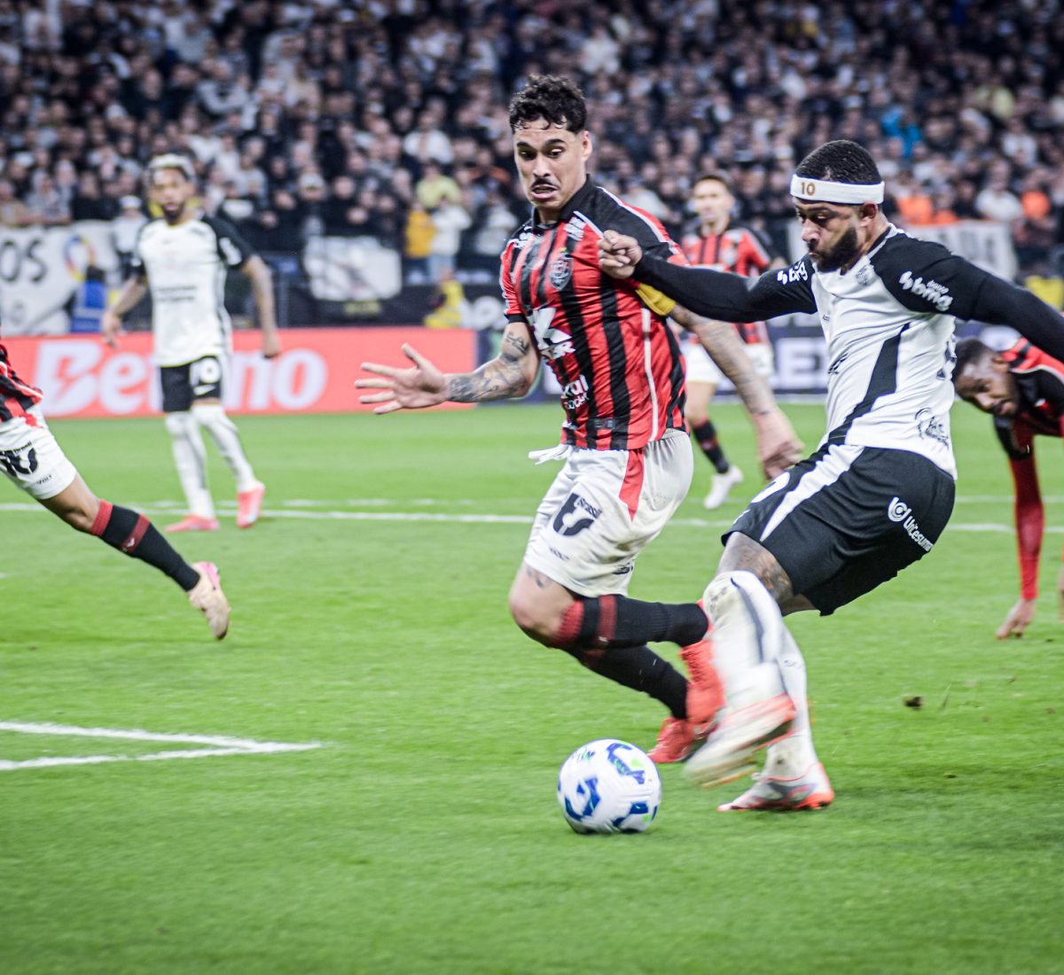 CORINTHIANS EMPATA COM VITORIA POR 0X0 EM CASA