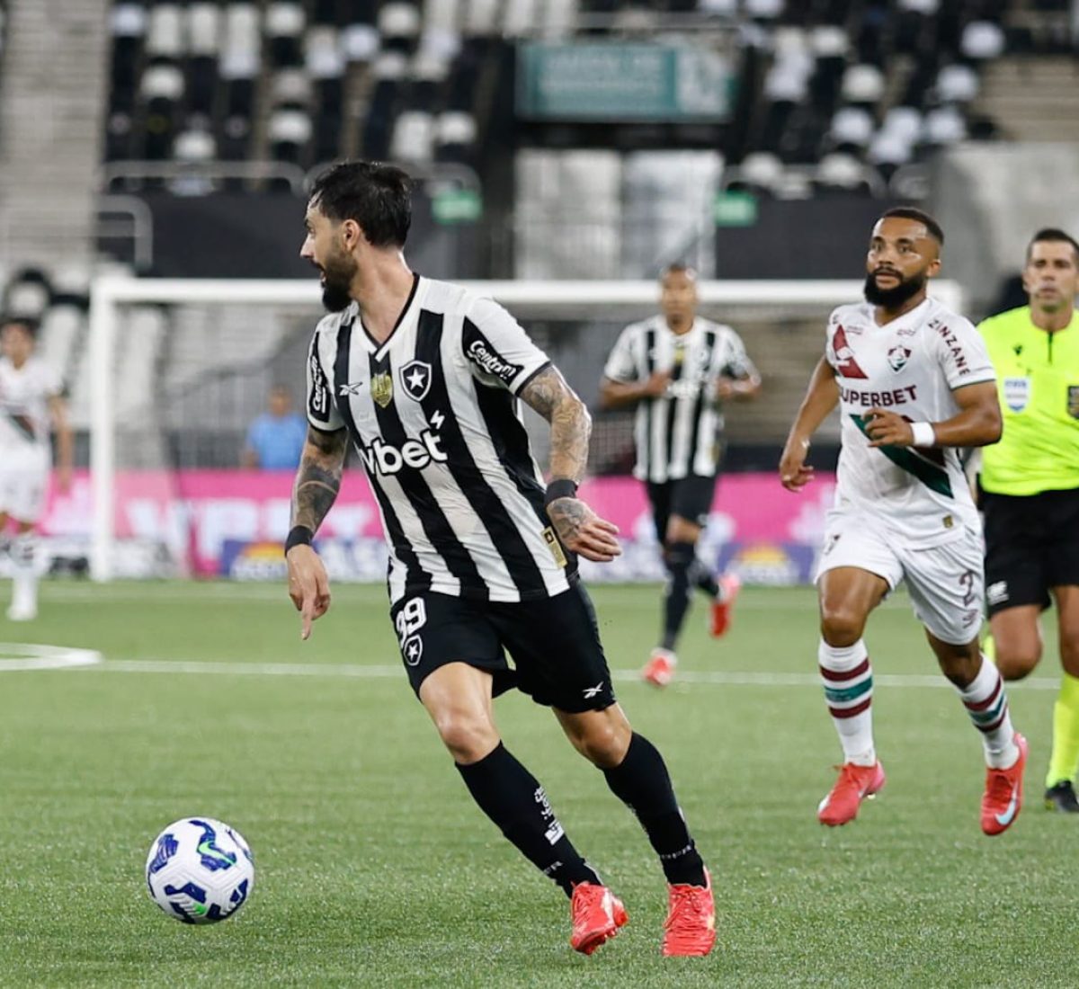 BOTAFOGO VENCEU FLUMINENSE POR 2X0 PELO CAMPEONATO BRASILEIRO NESSE SABADO