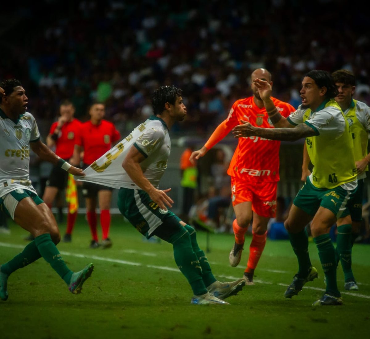 Palmeiras venceu o Bahia por 2 a 1 na Arena Fonte Nova