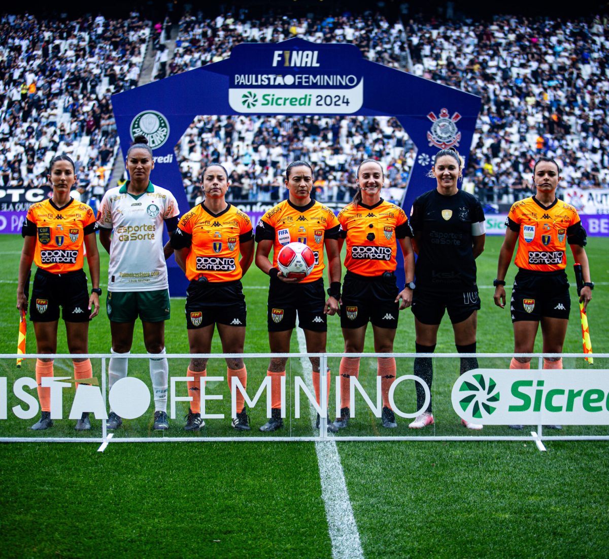 Corinthians sai na frente no duelo contra o Palmeiras pela final do Paulista Feminino.